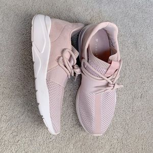 Fabletics Zuma Studio Sneaker II, size 7.5, Blush